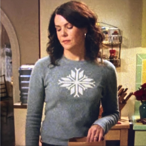 ASO Extremely Rare Gilmore Girls Lorelai Gilmore Snowflake Sweater Exact Color - Picture 8 of 8